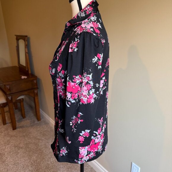 Denver Hayes black button down shirt pink flowers, ruching along button … - Picture 4 of 10